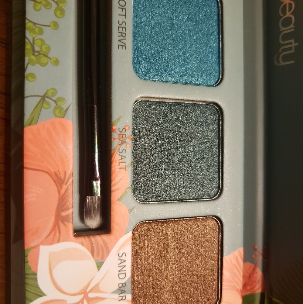 Tropical Vives Vol 2 Eyeshadow Palette - Picture 4 of 4